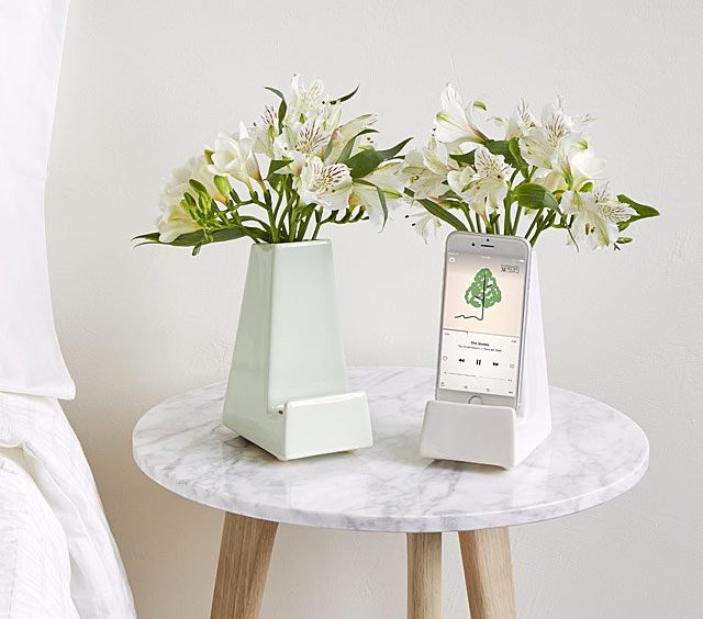 Best Hanukkah Gifts 2025: Bedside Table Flower Vase Phone Holder 2025