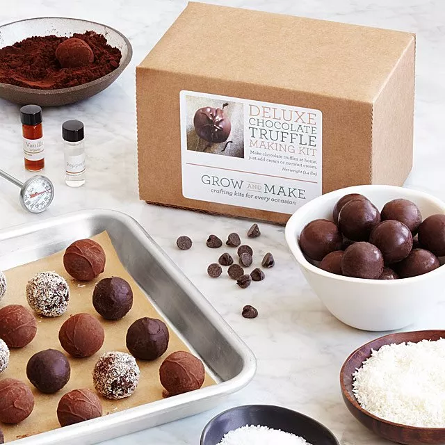 Easy DIY Gifts 2023: Homemade Christmas Chocolate Truffles 2023